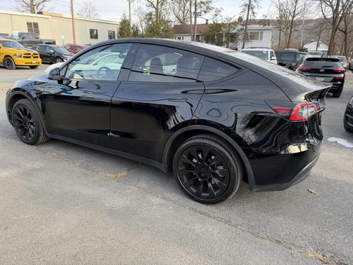 2022 Tesla Model Y Long Range Dual Motor All-Wheel Drive