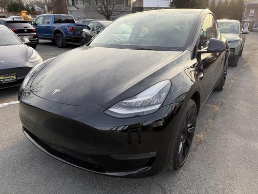 2022 Tesla Model Y Long Range Dual Motor All-Wheel Drive