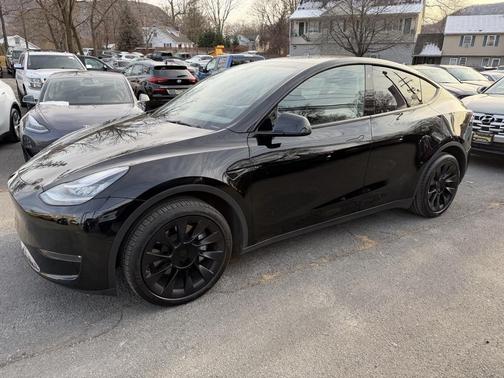 2022 Tesla Model Y Long Range Dual Motor All-Wheel Drive