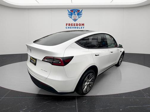 2022 Tesla Model Y Long Range Dual Motor All-Wheel Drive