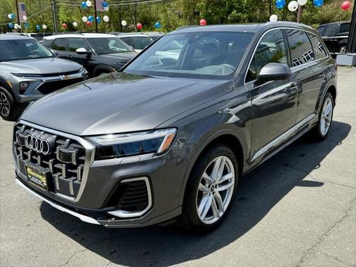 2025 Audi Q7 55 Premium Plus
