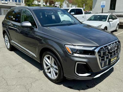 2025 Audi Q7 55 Premium Plus