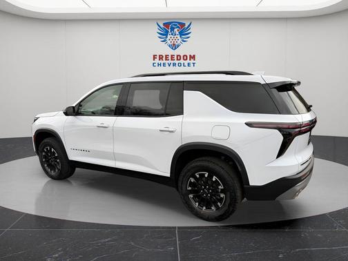 Polar White Tricoat 2026 Chevrolet Traverse AWD Z71