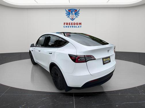 Pearl White Multi-Coat 2023 Tesla Model Y Long Range Dual Motor All-Wheel Drive