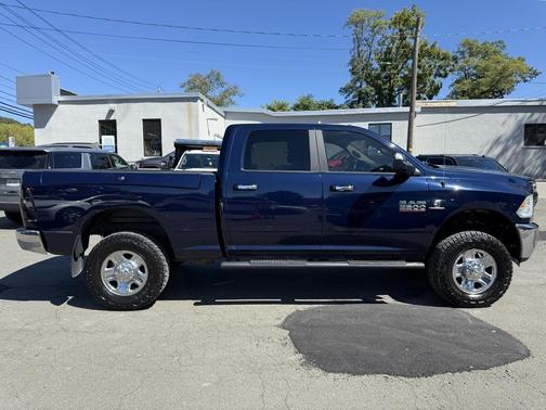 2017 RAM 2500 Big Horn Crew Cab 4x4 6'4' Box