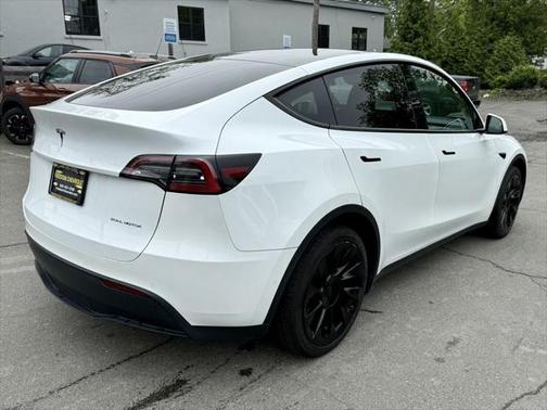 2022 Tesla Model Y Long Range Dual Motor All-Wheel Drive