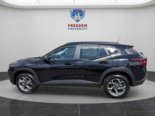 Mosaic Black Metallic 2026 Chevrolet Trax LT