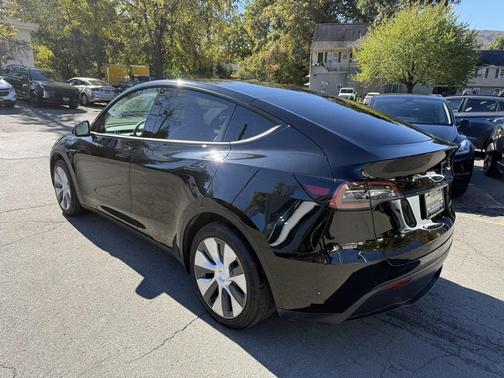 2022 Tesla Model Y Long Range Dual Motor All-Wheel Drive