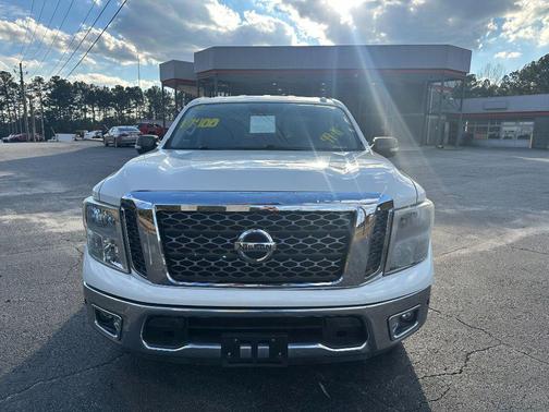 2017 Nissan Titan SV