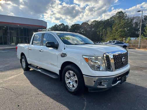 2017 Nissan Titan SV