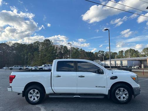 2017 Nissan Titan SV