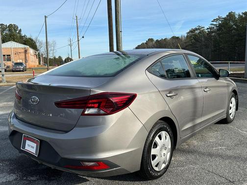 2020 Hyundai ELANTRA SE