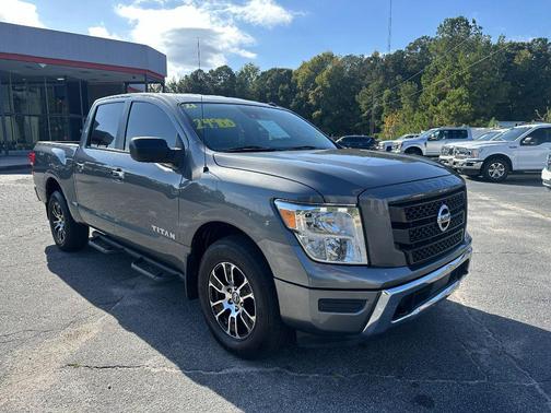 2021 Nissan Titan SV