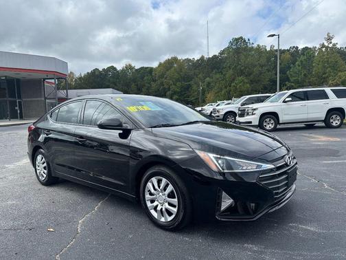 2019 Hyundai ELANTRA SE