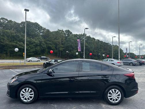 2019 Hyundai ELANTRA SE