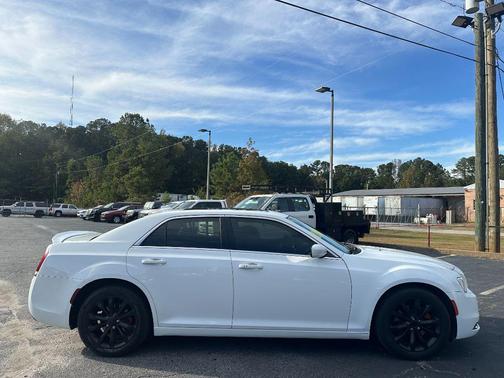 2017 Chrysler 300 Limited