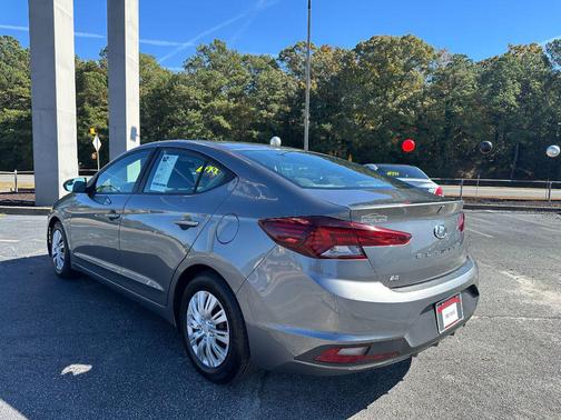2019 Hyundai ELANTRA SE