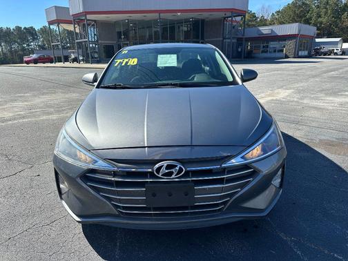 2019 Hyundai ELANTRA SE