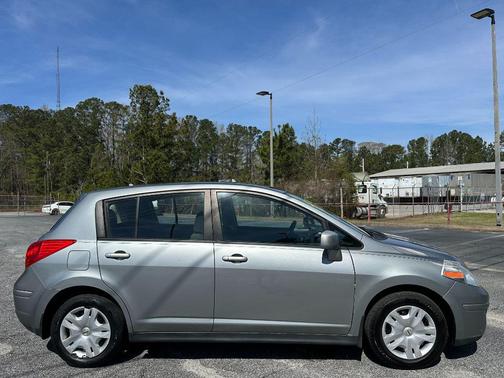 2011 Nissan Versa 1.8 SL