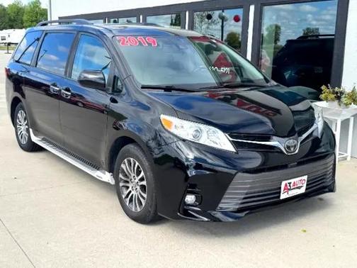 2019 Toyota Sienna XLE