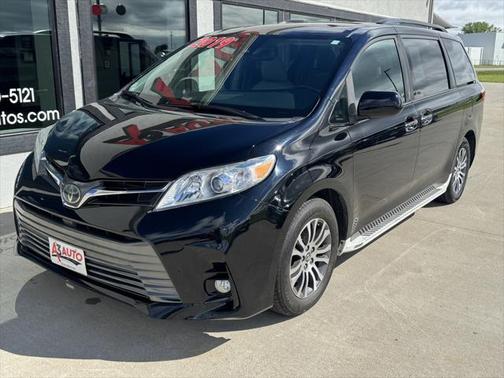 2019 Toyota Sienna XLE