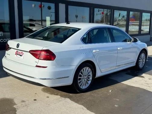 2016 Volkswagen Passat 1.8T SE w/Technology