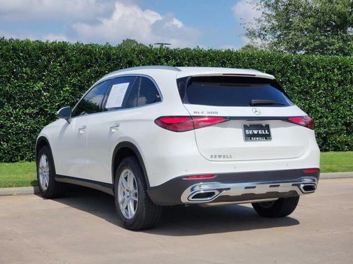Polar White 2026 Mercedes-Benz GLC 300 Base