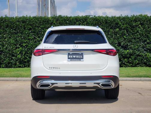Polar White 2026 Mercedes-Benz GLC 300 Base
