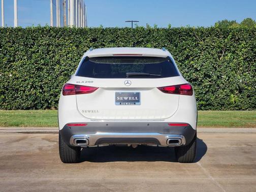 2025 Mercedes-Benz GLA 250 Base