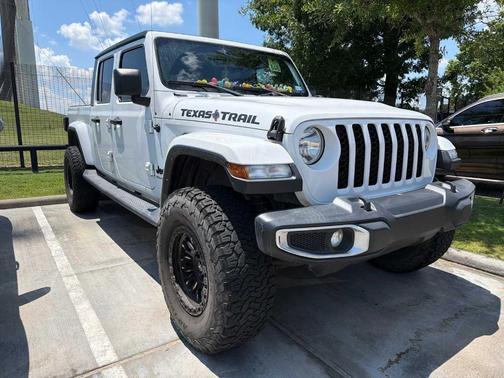 Bright White Clearcoat 2023 Jeep Gladiator Sport