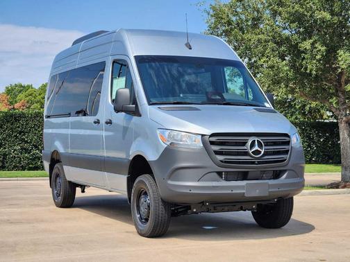 2025 Mercedes-Benz Sprinter 2500 144 WB Standard Roof Passenger