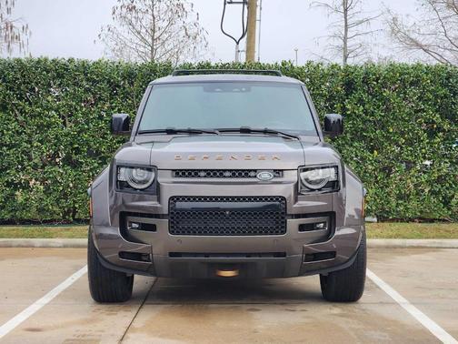 2025 Land Rover Defender OCTA