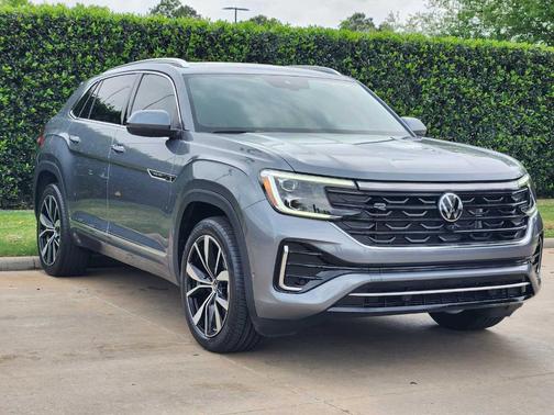 Platinum Gray Metallic 2024 Volkswagen Atlas Cross Sport 2.0T SEL Premium R-Line