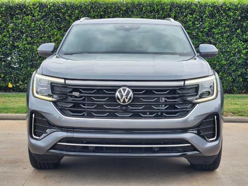 Platinum Gray Metallic 2024 Volkswagen Atlas Cross Sport 2.0T SEL Premium R-Line
