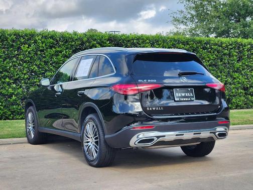 Black 2026 Mercedes-Benz GLC 300 Base