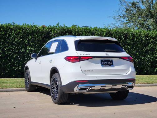 2025 Mercedes-Benz GLC 300 Base