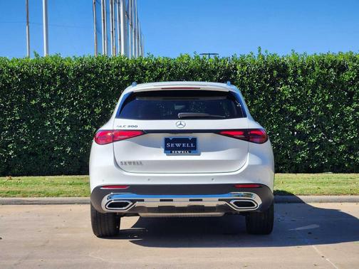 2025 Mercedes-Benz GLC 300 Base