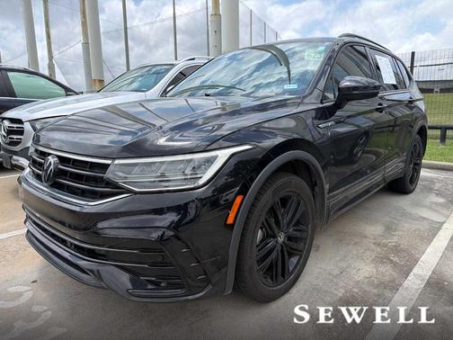 Deep Black Pearl Effect 2022 Volkswagen Tiguan 2.0T SE R-Line Black