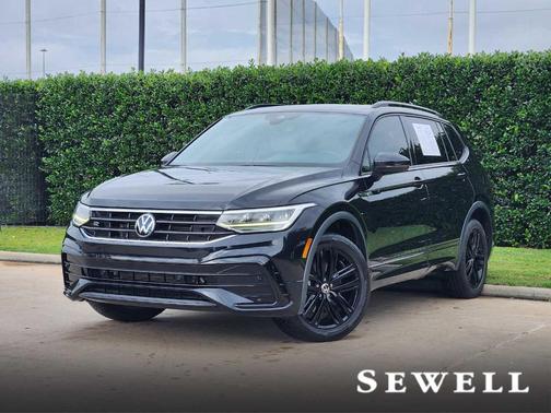Deep Black Pearl Effect 2022 Volkswagen Tiguan 2.0T SE R-Line Black