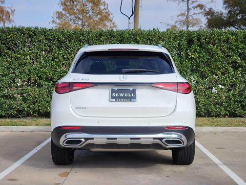 2025 Mercedes-Benz GLC 300 Base