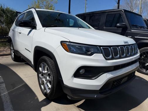 2022 Jeep Compass Latitude Lux