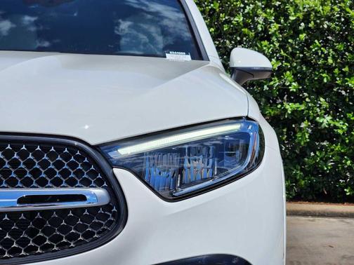 2025 Mercedes-Benz GLC 300 Base