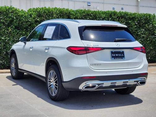 2025 Mercedes-Benz GLC 300 Base