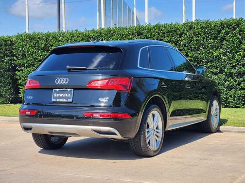 Mythos Black Metallic 2018 Audi Q5 2.0T Tech Premium