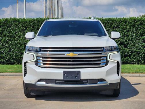 Iridescent Pearl Tricoat 2024 Chevrolet Suburban High Country