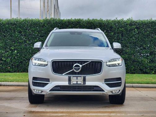 Bright Silver Metallic 2017 Volvo XC90 T6 Momentum