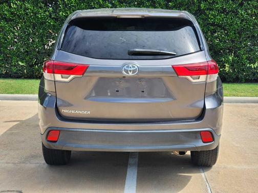 2018 Toyota Highlander LE