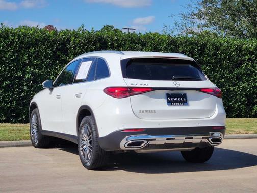 2025 Mercedes-Benz GLC 300 Base