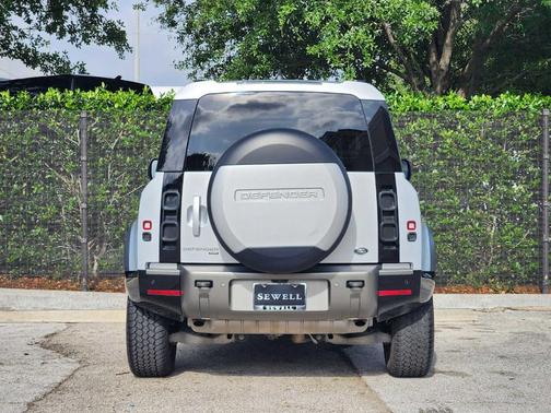 Hakuba Silver 2022 Land Rover Defender 90 X-Dynamic S