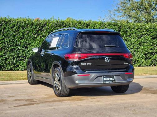 2022 Mercedes-Benz EQB 300 Base 4MATIC